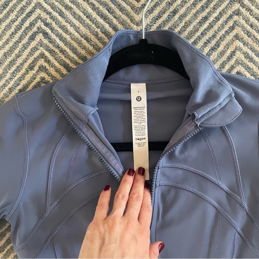 Lululemon define jacket (size 4) - Picture 4 of 5